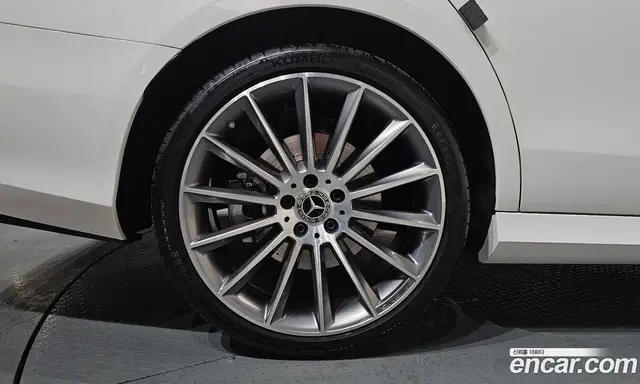 Mercedes-Benz E-Class 2022 2.0 автомат (гидро), миниатюра 4