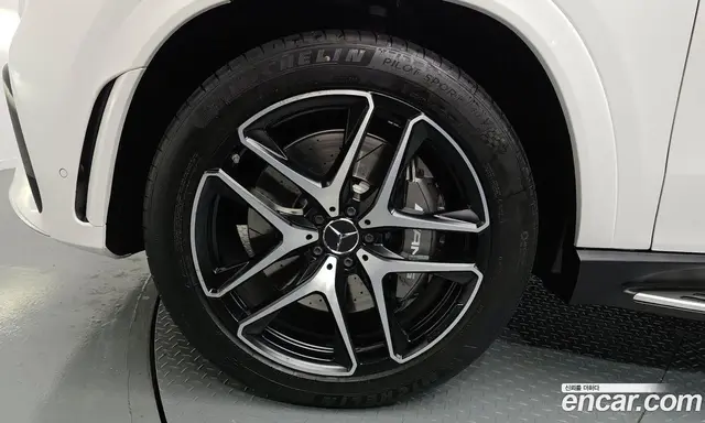 Mercedes-Benz GLE-Class 2023 3.0 автомат (гидро), миниатюра 5