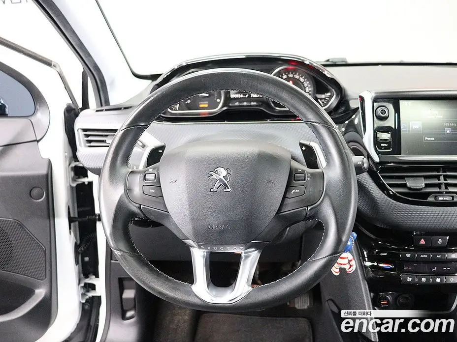 Peugeot 2008 2015 1.6 автомат (гидро), фото 6 Peugeot 2008 2015 1.6 автомат (гидро), фото 6