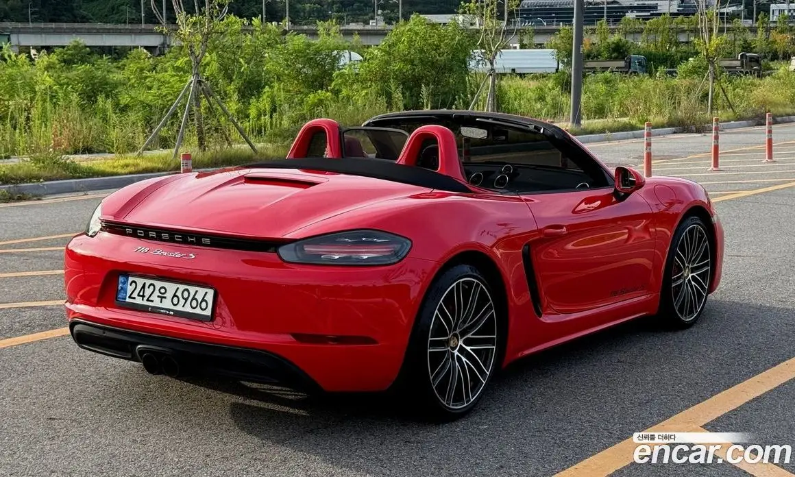 Porsche 718 2016 2.5 автомат (гидро), фото 7 Porsche 718 2016 2.5 автомат (гидро), фото 7