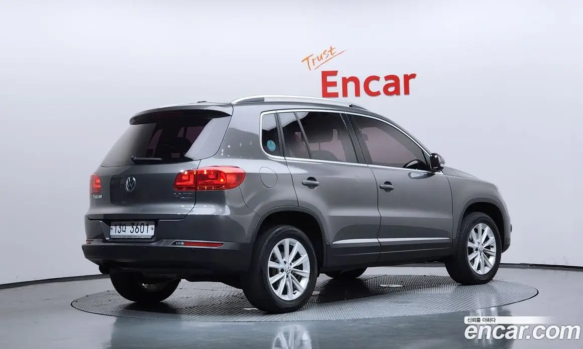 Volkswagen Tiguan 2015 2.0 автомат (гидро), фото 2 Volkswagen Tiguan 2015 2.0 автомат (гидро), фото 2