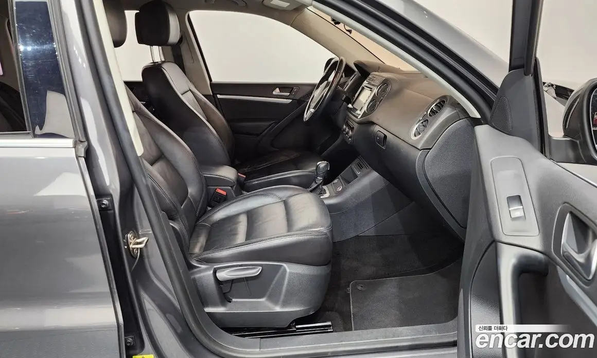 Volkswagen Tiguan 2015 2.0 автомат (гидро), фото 11 Volkswagen Tiguan 2015 2.0 автомат (гидро), фото 11