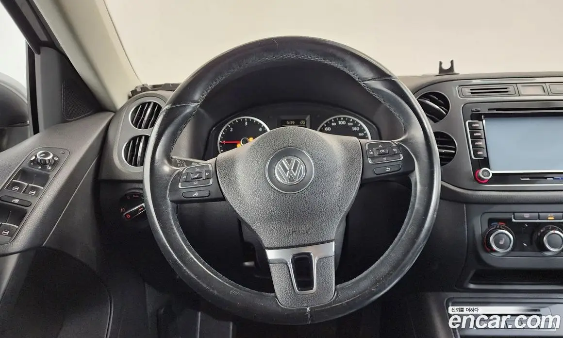 Volkswagen Tiguan 2015 2.0 автомат (гидро), фото 13 Volkswagen Tiguan 2015 2.0 автомат (гидро), фото 13