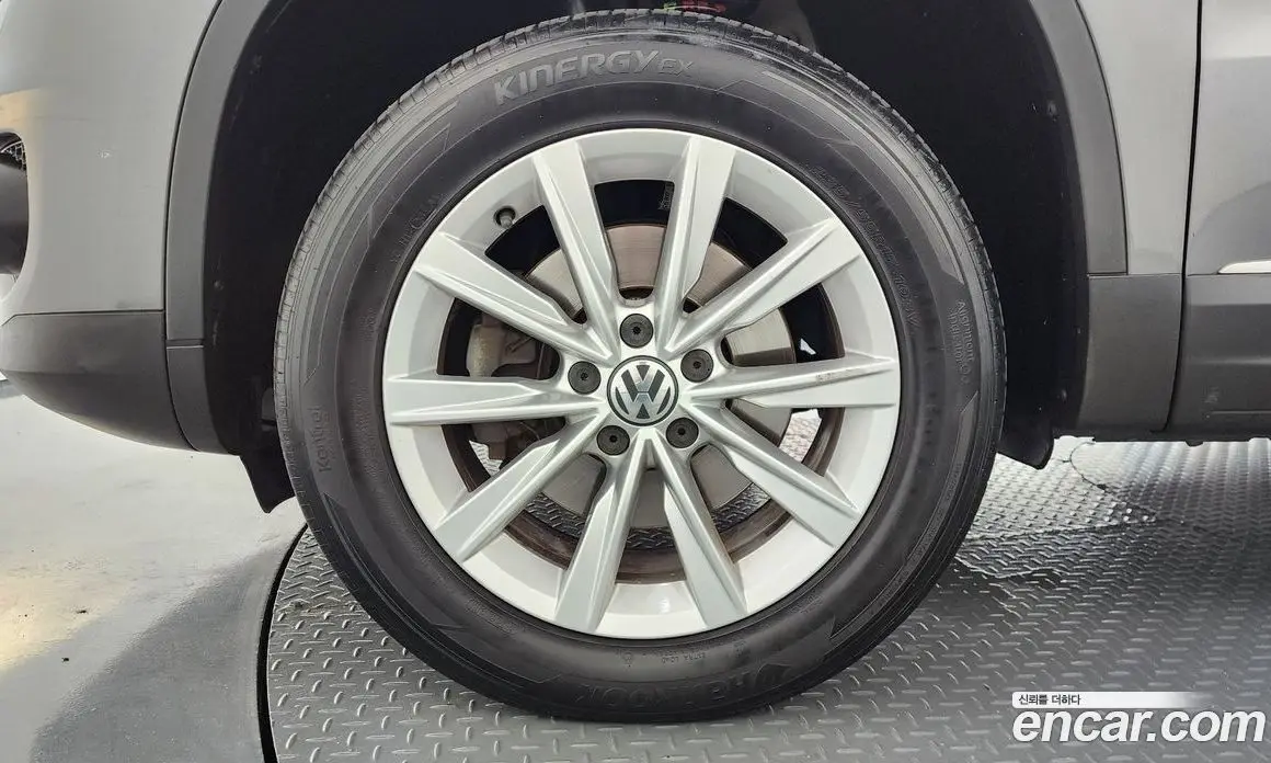 Volkswagen Tiguan 2015 2.0 автомат (гидро), фото 5 Volkswagen Tiguan 2015 2.0 автомат (гидро), фото 5