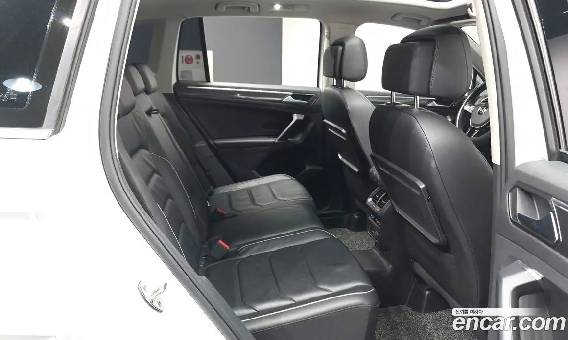 Volkswagen Tiguan 2018 2.0 автомат (гидро), фото 12