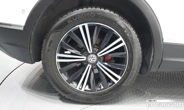 Volkswagen Tiguan 2018 2.0 автомат (гидро), миниатюра 5