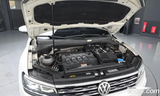 Volkswagen Tiguan 2018 2.0 автомат (гидро), миниатюра 6