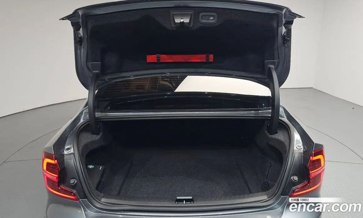 Volvo S60 2019 2.0 автомат (гидро), фото 20