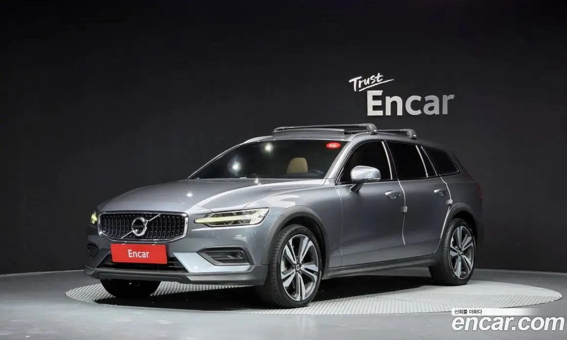 Volvo V60 2019 2.0 автомат (гидро), фото 1 Volvo V60 2019 2.0 автомат (гидро), фото 1