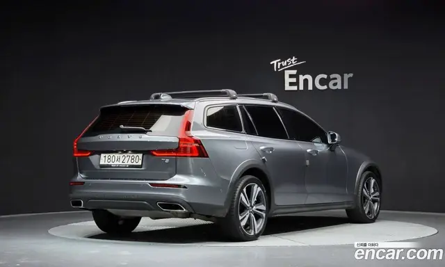 Volvo V60 2019 2.0 автомат (гидро), миниатюра 2 Volvo V60 2019 2.0 автомат (гидро), миниатюра 2