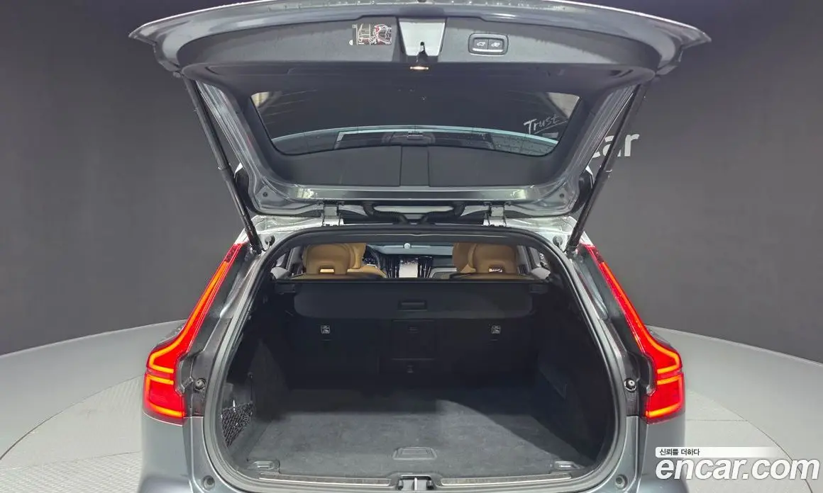 Volvo V60 2019 2.0 автомат (гидро), фото 20 Volvo V60 2019 2.0 автомат (гидро), фото 20