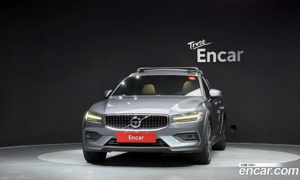 Volvo V60 2019 2.0 автомат (гидро), фото 3 Volvo V60 2019 2.0 автомат (гидро), фото 3