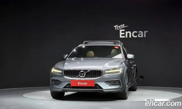 Volvo V60 2019 2.0 автомат (гидро), миниатюра 3 Volvo V60 2019 2.0 автомат (гидро), миниатюра 3