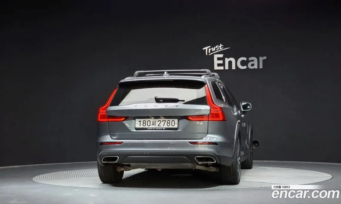 Volvo V60 2019 2.0 автомат (гидро), фото 4 Volvo V60 2019 2.0 автомат (гидро), фото 4