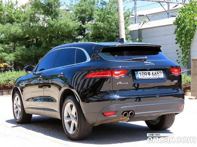 Jaguar F-Pace 2019 2.0 автомат (гидро), миниатюра 3