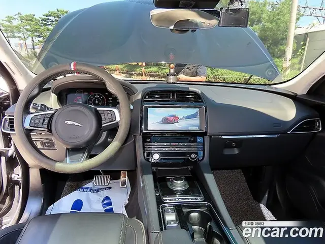 Jaguar F-Pace 2019 2.0 автомат (гидро), миниатюра 7