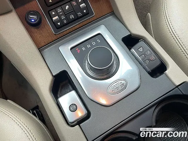 Land Rover Discovery 2015 3.0 автомат (гидро), миниатюра 9
