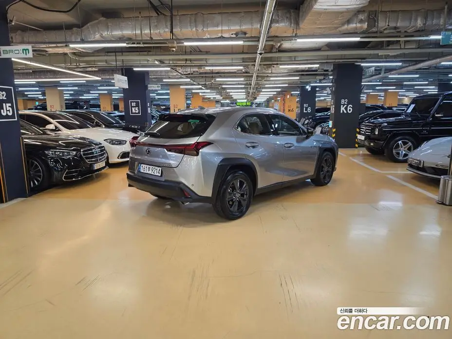 Lexus UX 2025 2.0 автомат (вариатор), фото 2 Lexus UX 2025 2.0 автомат (вариатор), фото 2