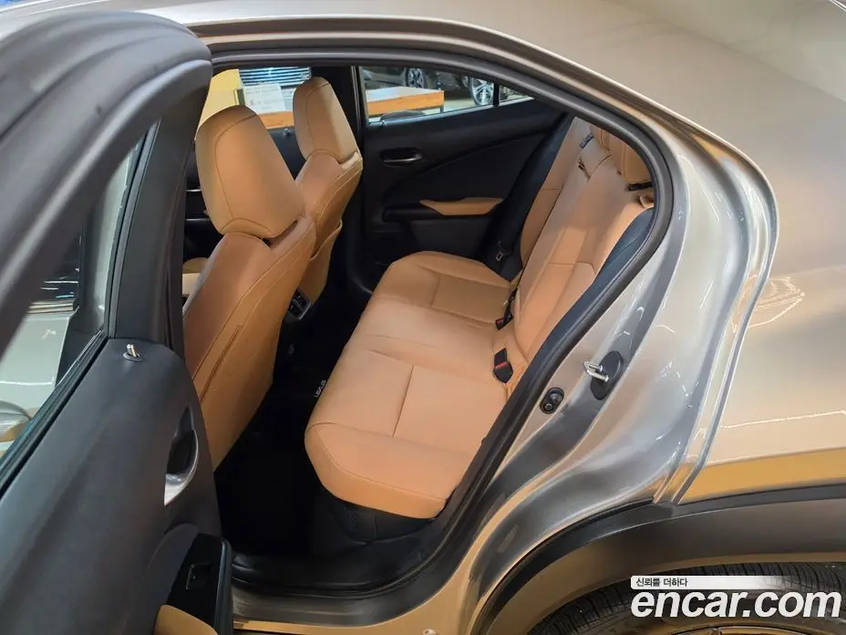 Lexus UX 2025 2.0 автомат (вариатор), фото 11 Lexus UX 2025 2.0 автомат (вариатор), фото 11