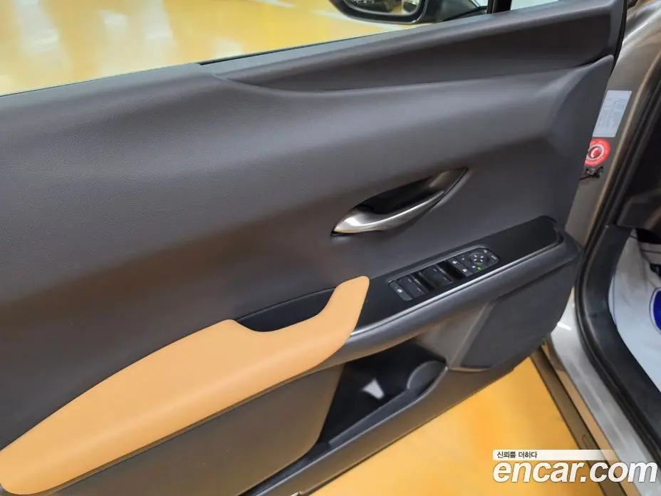 Lexus UX 2025 2.0 автомат (вариатор), фото 17 Lexus UX 2025 2.0 автомат (вариатор), фото 17