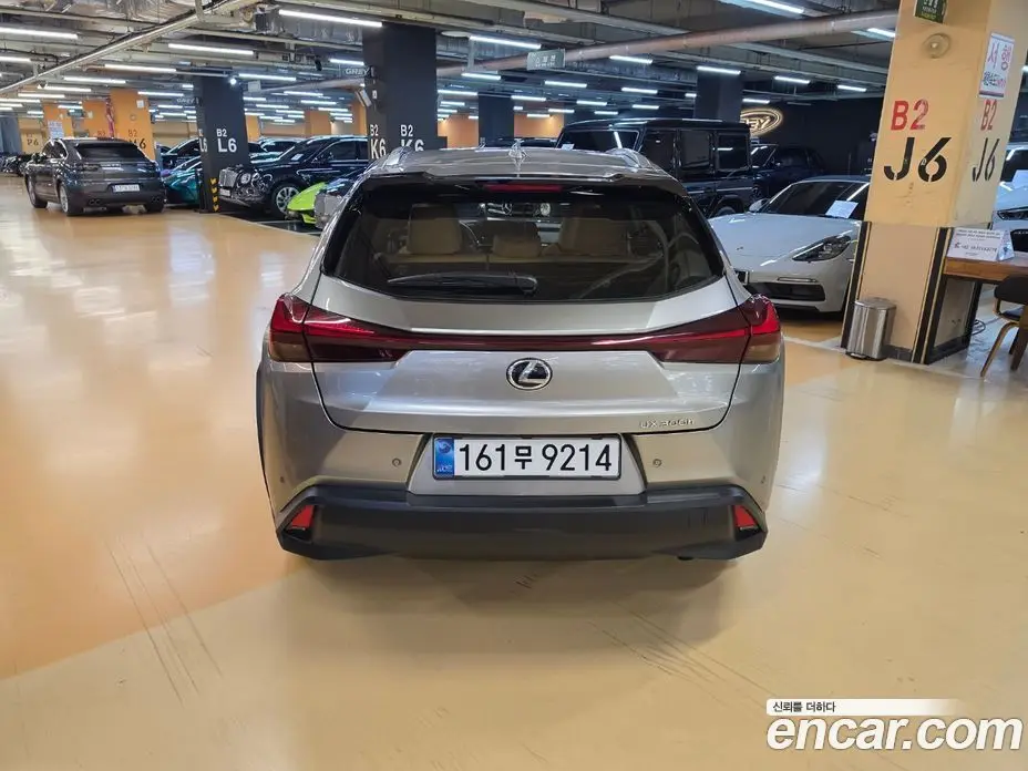 Lexus UX 2025 2.0 автомат (вариатор), фото 4 Lexus UX 2025 2.0 автомат (вариатор), фото 4