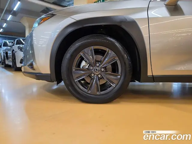 Lexus UX 2025 2.0 автомат (вариатор), миниатюра 5 Lexus UX 2025 2.0 автомат (вариатор), миниатюра 5