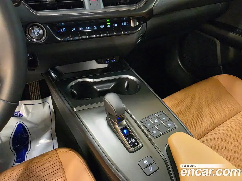 Lexus UX 2025 2.0 автомат (вариатор), фото 9 Lexus UX 2025 2.0 автомат (вариатор), фото 9