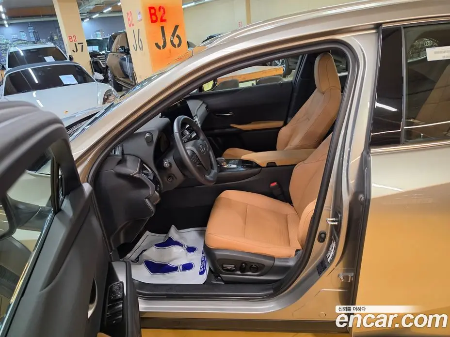 Lexus UX 2025 2.0 автомат (вариатор), фото 10 Lexus UX 2025 2.0 автомат (вариатор), фото 10