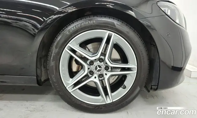 Mercedes-Benz E-Class 2022 2.0 автомат (гидро), миниатюра 5 Mercedes-Benz E-Class 2022 2.0 автомат (гидро), миниатюра 5