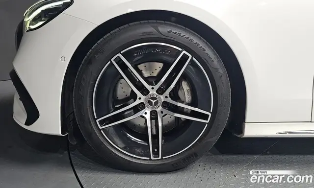 Mercedes-Benz E-Class 2024 2.0 автомат (гидро), миниатюра 5
