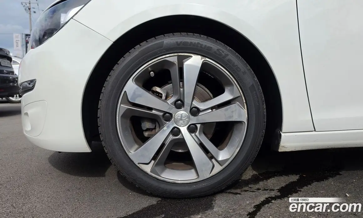 Peugeot 308 2017 1.6 автомат (гидро), фото 5 Peugeot 308 2017 1.6 автомат (гидро), фото 5