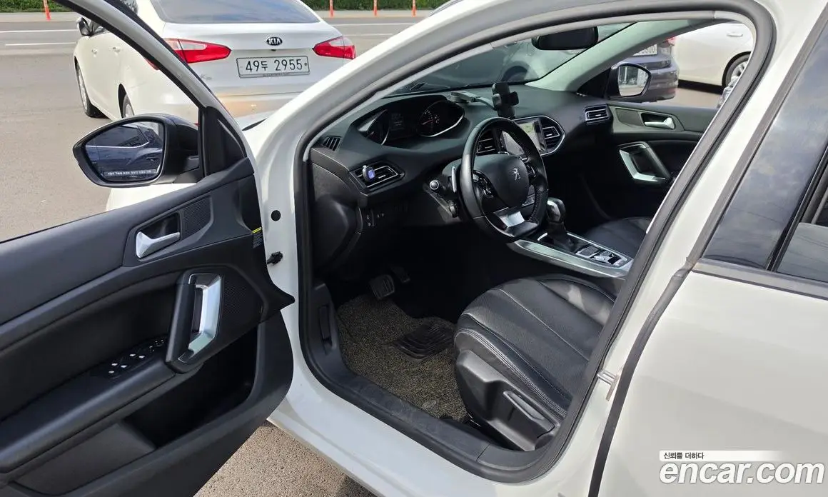 Peugeot 308 2017 1.6 автомат (гидро), фото 10 Peugeot 308 2017 1.6 автомат (гидро), фото 10