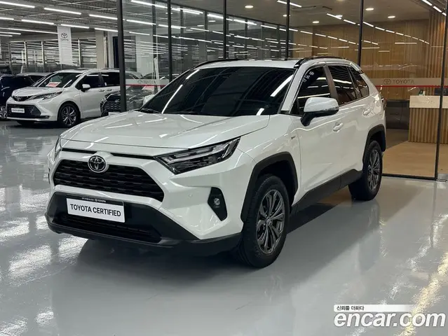 Toyota RAV4, 2025, 9 496 км Toyota RAV4, 2025, 9 496 км