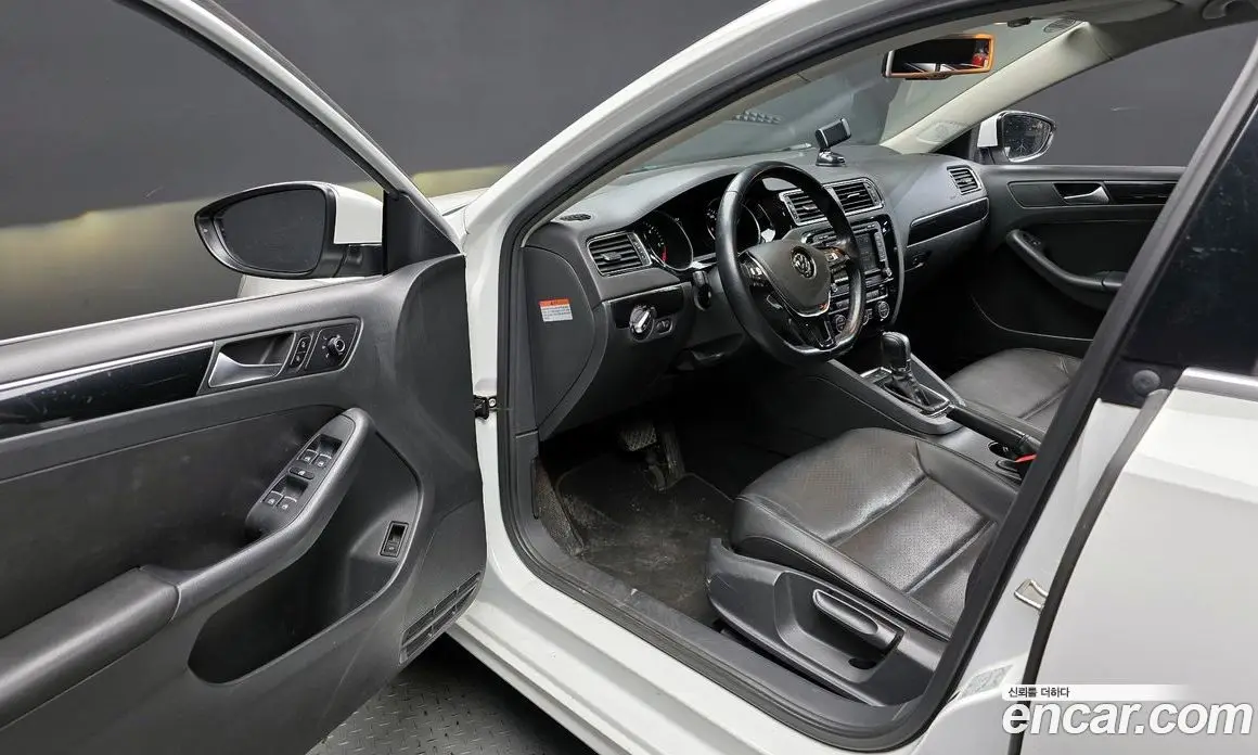 Volkswagen Jetta 2015 2.0 автомат (гидро), фото 11 Volkswagen Jetta 2015 2.0 автомат (гидро), фото 11