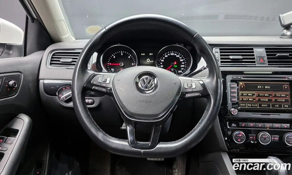 Volkswagen Jetta 2015 2.0 автомат (гидро), фото 13 Volkswagen Jetta 2015 2.0 автомат (гидро), фото 13