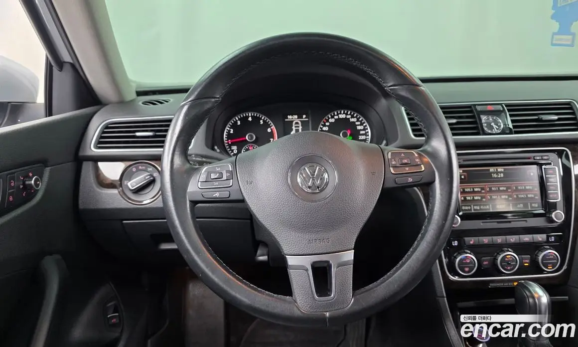 Volkswagen Passat 2015 1.8 автомат (гидро), фото 13 Volkswagen Passat 2015 1.8 автомат (гидро), фото 13