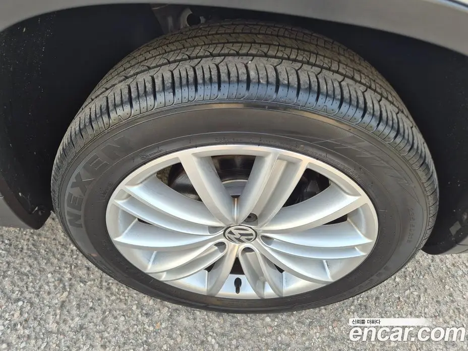Volkswagen Tiguan 2013 2.0 автомат (гидро), фото 15 Volkswagen Tiguan 2013 2.0 автомат (гидро), фото 15