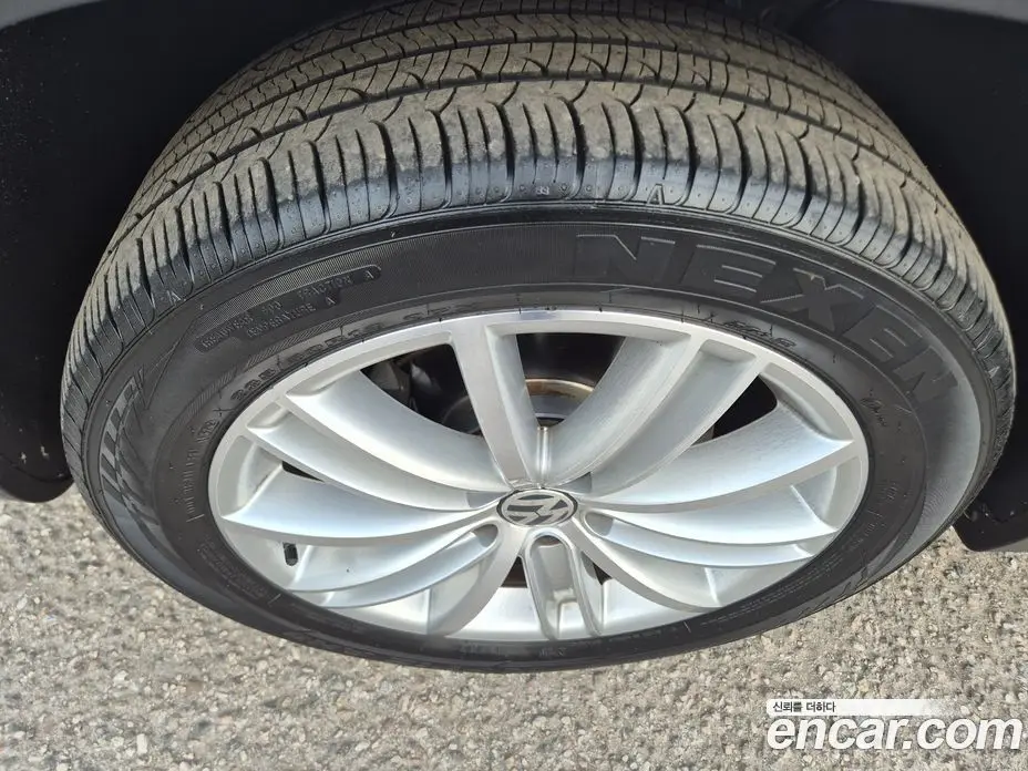 Volkswagen Tiguan 2013 2.0 автомат (гидро), фото 16 Volkswagen Tiguan 2013 2.0 автомат (гидро), фото 16