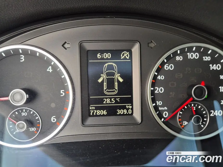Volkswagen Tiguan 2013 2.0 автомат (гидро), фото 17 Volkswagen Tiguan 2013 2.0 автомат (гидро), фото 17