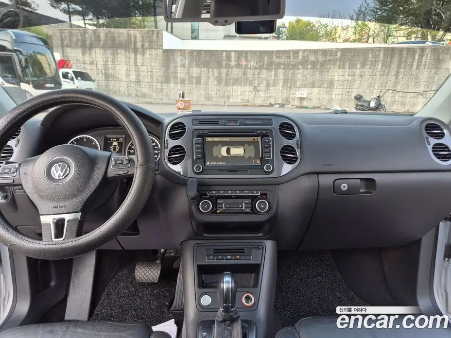 Volkswagen Tiguan 2013 2.0 автомат (гидро), фото 9 Volkswagen Tiguan 2013 2.0 автомат (гидро), фото 9