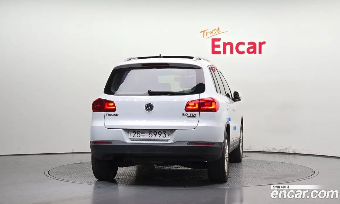 Volkswagen Tiguan 2014 2.0 автомат (гидро), фото 4 Volkswagen Tiguan 2014 2.0 автомат (гидро), фото 4