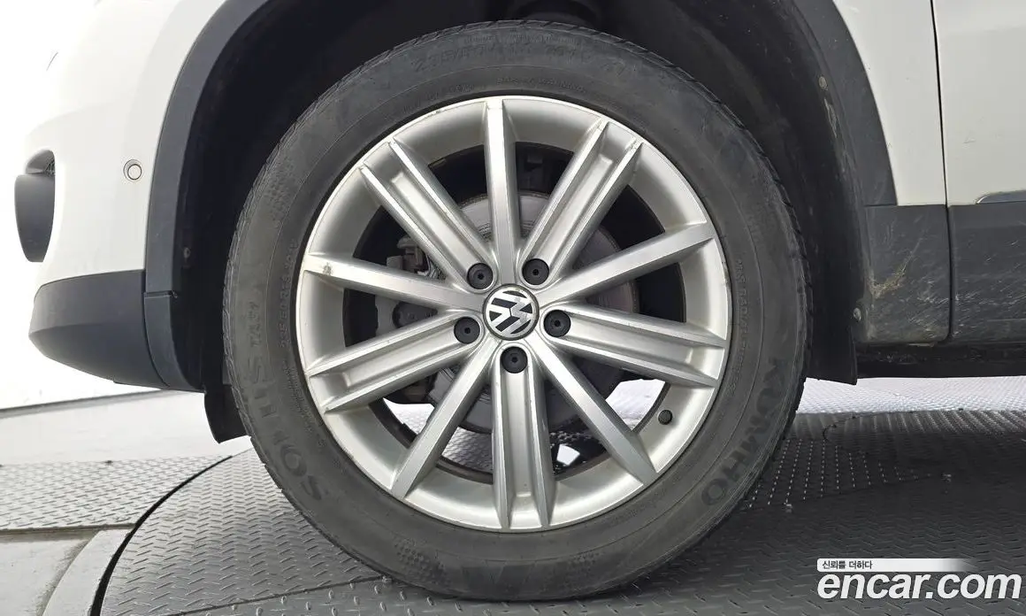 Volkswagen Tiguan 2014 2.0 автомат (гидро), фото 5 Volkswagen Tiguan 2014 2.0 автомат (гидро), фото 5