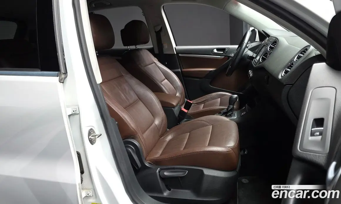 Volkswagen Tiguan 2015 2.0 автомат (гидро), фото 11