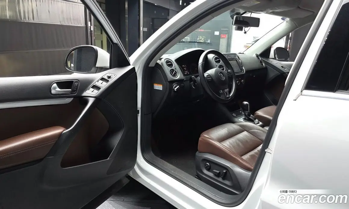 Volkswagen Tiguan 2015 2.0 автомат (гидро), фото 10