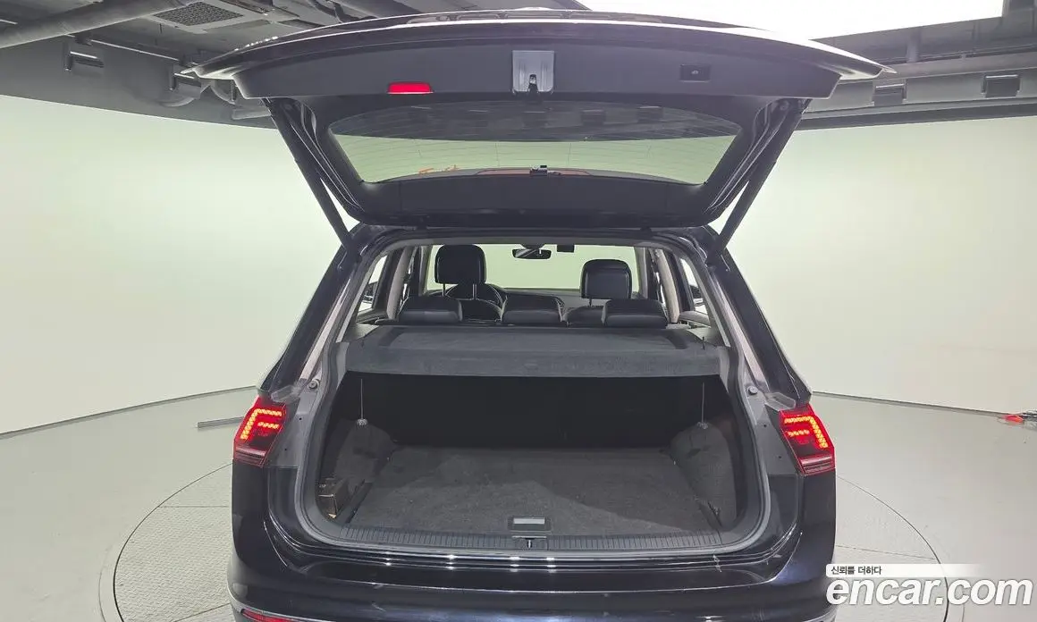 Volkswagen Tiguan 2018 2.0 автомат (гидро), фото 20