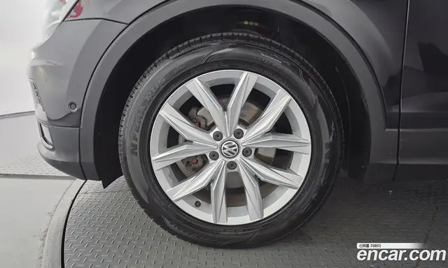 Volkswagen Tiguan 2018 2.0 автомат (гидро), миниатюра 5
