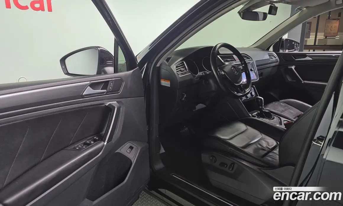 Volkswagen Tiguan 2018 2.0 автомат (гидро), фото 10