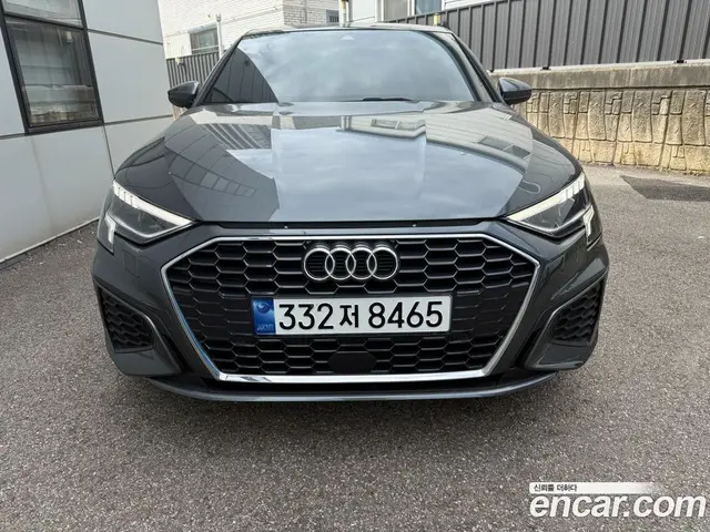 Audi A3 2023 2.0 автомат (гидро), миниатюра 3