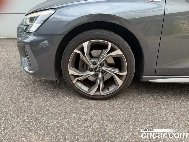 Audi A3 2023 2.0 автомат (гидро), миниатюра 5