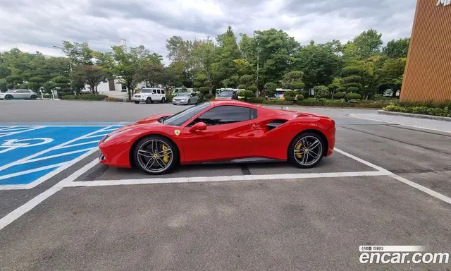 Ferrari 488 2018 3.9 автомат (гидро), миниатюра 3